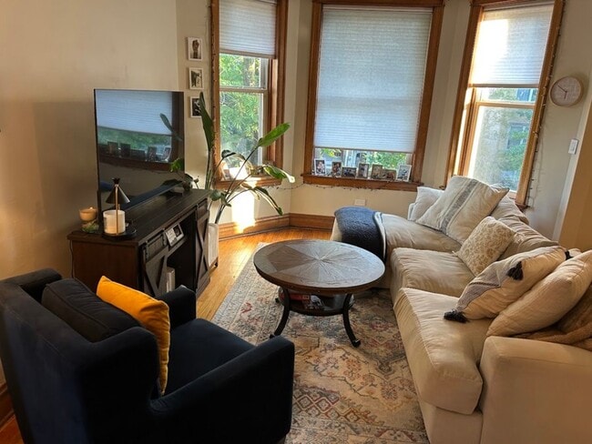 Photo - 3012 W George St Unit Apt 2
