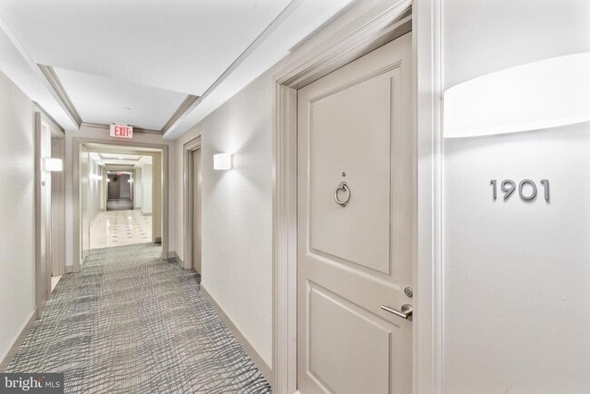 Building Photo - 1701 Locust St Unit 1901
