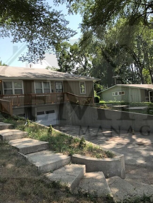 Photo - 2 Bd / 1 Ba -107 S Arlington Ave, Independence Rent $925- DUPLEX with garage