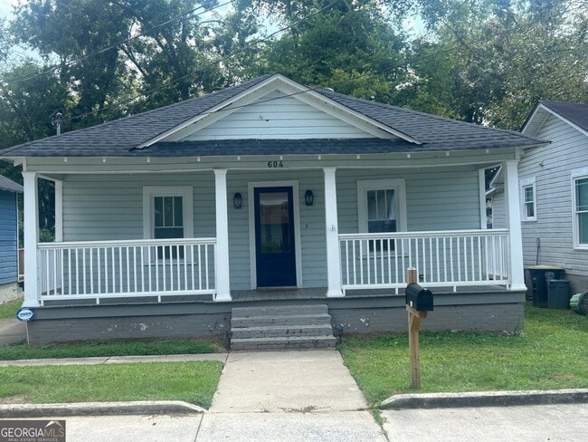 Building Photo - 604 W 10th St NE Rental