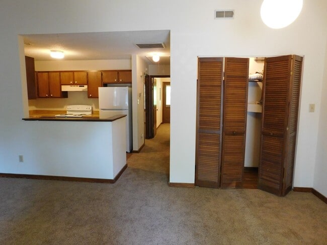 Photo - 2 Bedrooms, 1 bathroom Cathedral ceiling i...