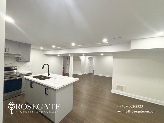 Photo - All-Inclusive 2-Bedroom Basement Apartment with 2 Parking Spaces – Hamilton Unité 2
