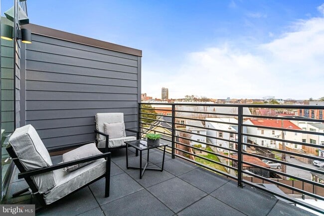 Photo - 701 N Henry St Unit 200