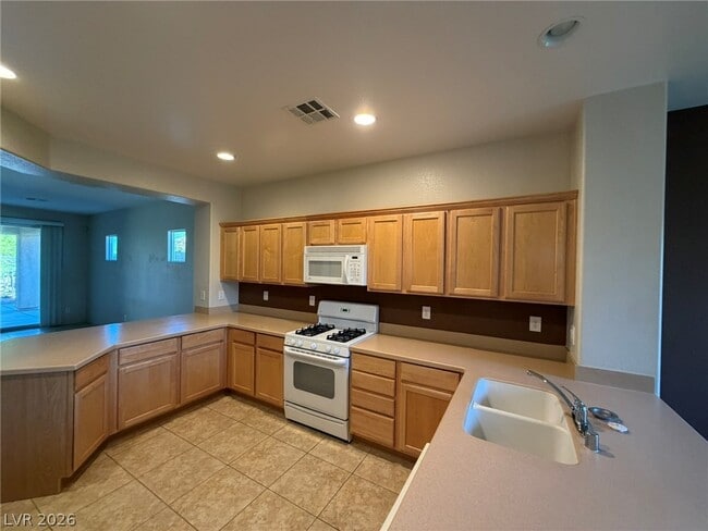 Photo - 2747 Lochleven Way