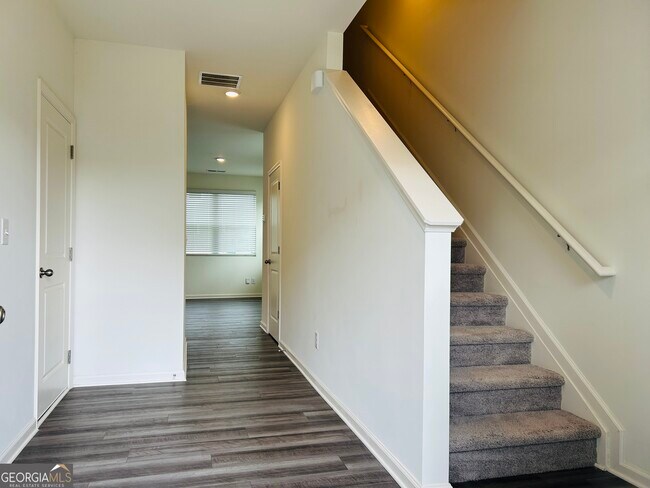 Photo - 307 Aldgate Wy