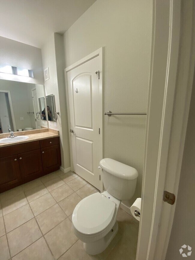 Building Photo - Cozy 2B/2B Condo with Mountain View