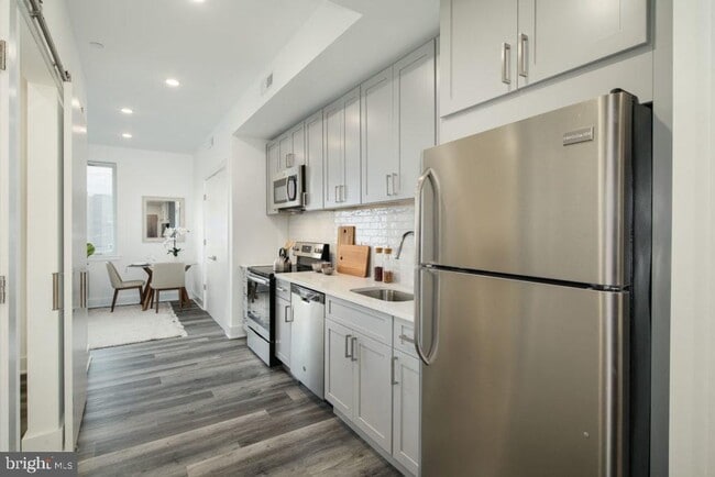 Building Photo - 1245 Ridge Ave Unit 305 Rental