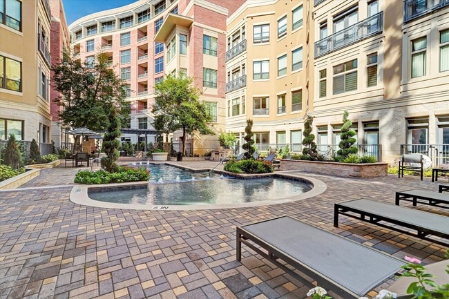 Building Photo - 1901 Post Oak Blvd Unit 4304