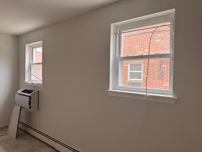 Photo - 1254 E 70th St