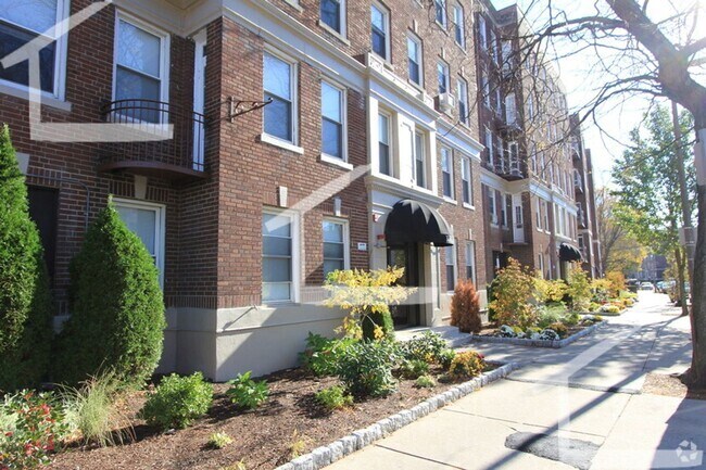 Building Photo - No broker fee - Available now Rental