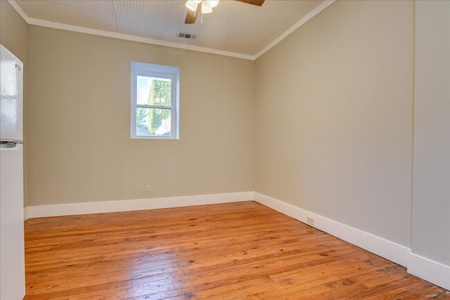 Photo - 828 Broad St