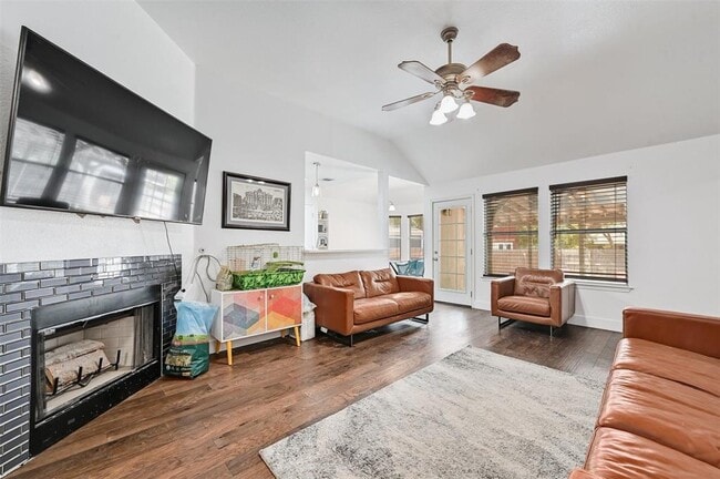 Photo - 610 Basil Dr