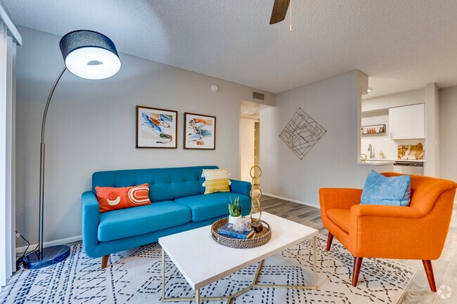 1BR, 1BA - 630SF - Living Room