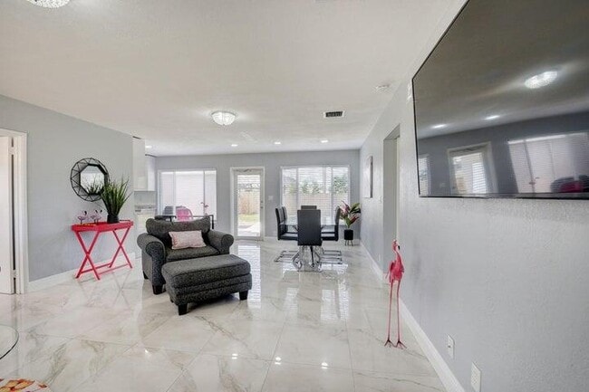 Photo - 1415 Crest Dr