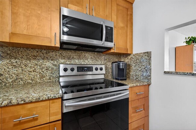 7625 Sun Island Dr S Unidad 207