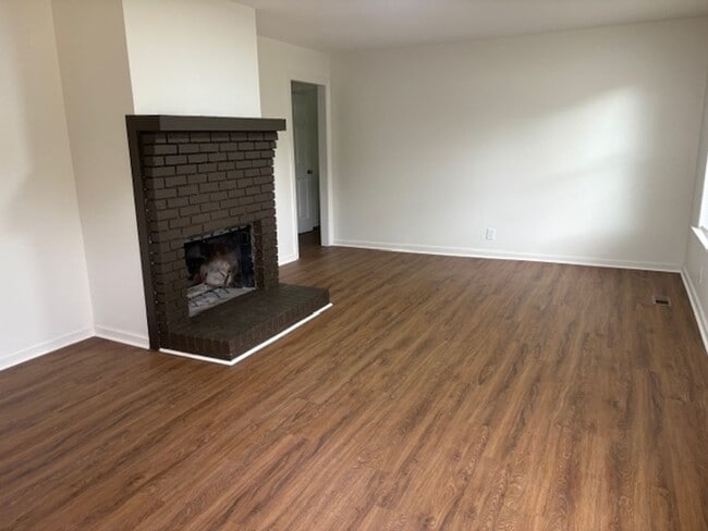 Photo - 2104 Split Rail Rd