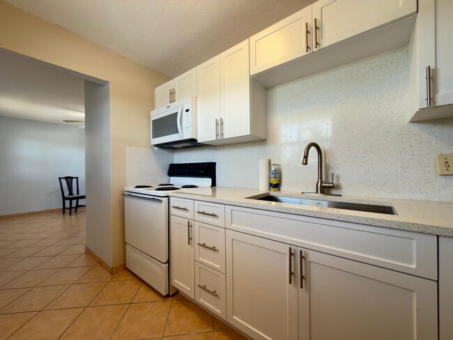 Building Photo - 200 Bonnie Blvd Unit 132