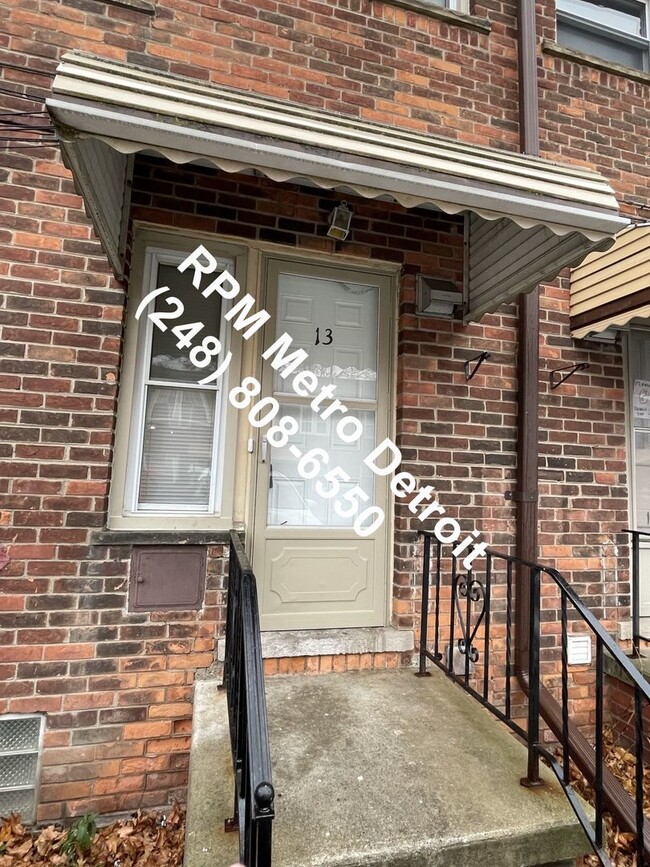 Move in Ready Brick Condo in Dearborn. - Move in Ready Brick Condo in Dearborn.