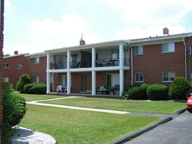 Building Photo - Colonial Manor Rental