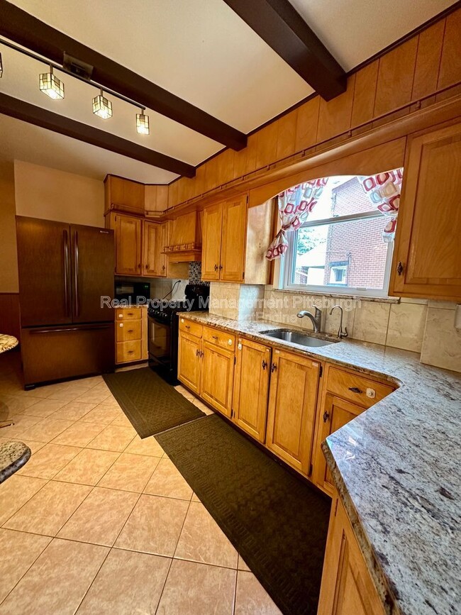 Photo - 5738 Melvin St