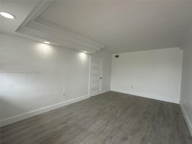 Photo - 525 Meridian Ave Condo Unit 406