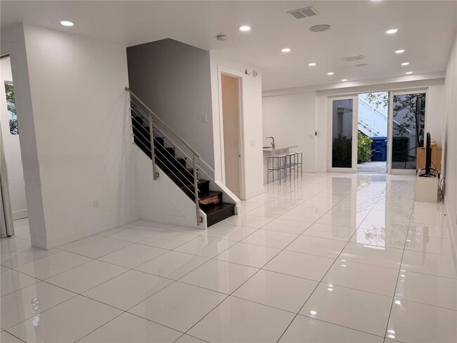 Photo - 10330 NW 66th St