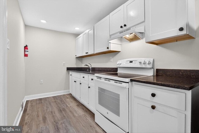 Photo - 125 W 21st St