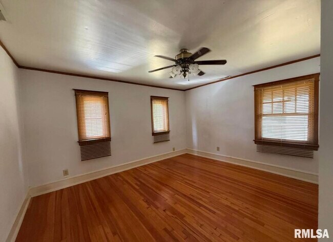 Photo - 611 W High St Unidad E