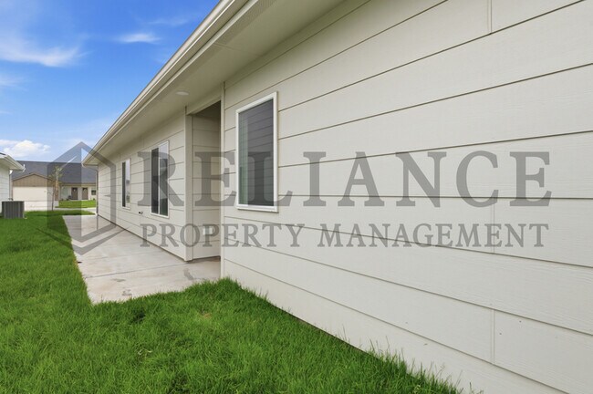 Photo - 202 N Gowen St