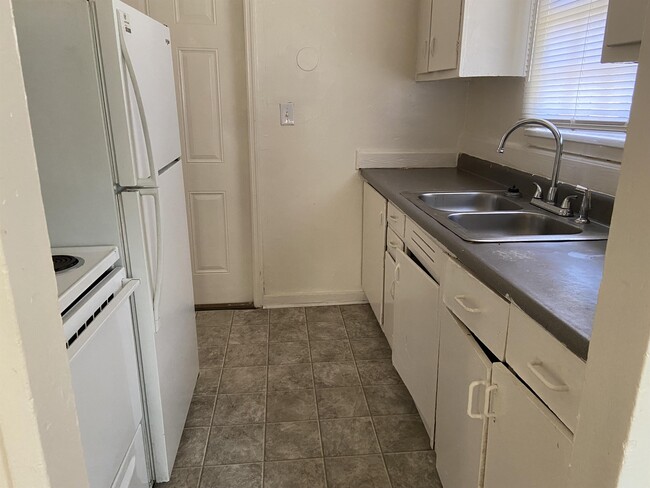 Photo - 2402 Knox Dr