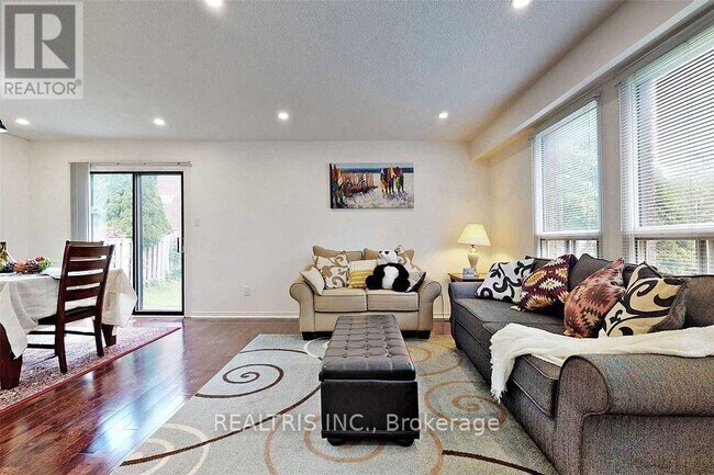 Photo - 68 Gretman Crescent
