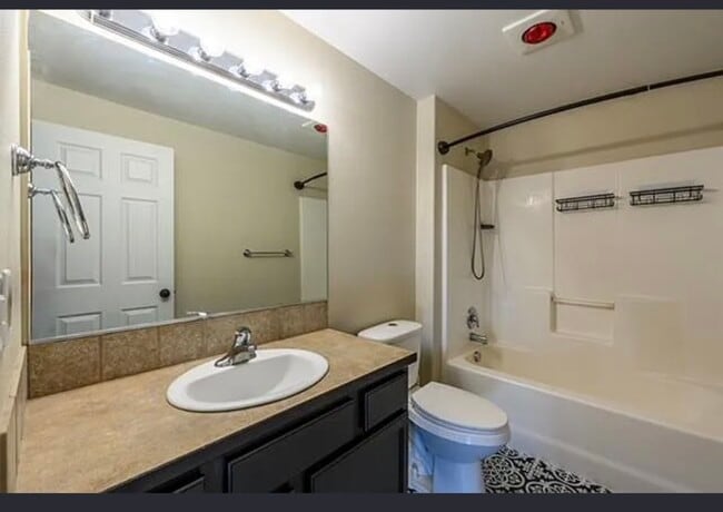 Building Photo - 1113 NW 22nd Pl Rental