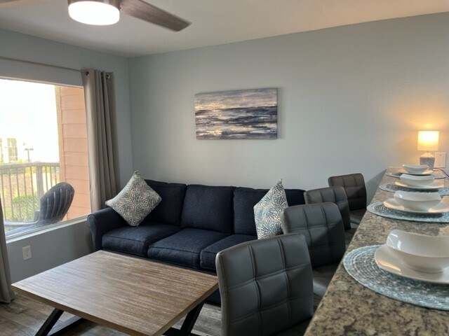 Photo - 9520 Seawall Blvd