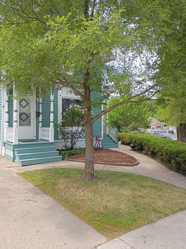 418 St Charles St