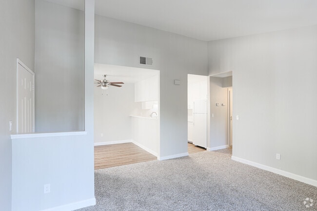 1BR, 1BA - 724 SF