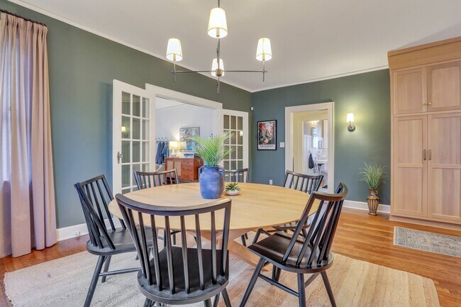 Photo - 1319 E 41st St