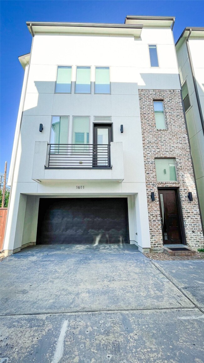 Photo - 1611 Crockett St