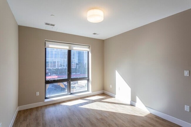 Building Photo - 33 Rogers St Unit 402 Rental