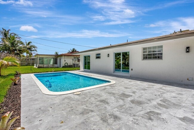 Photo - 1250 SW 6th Way