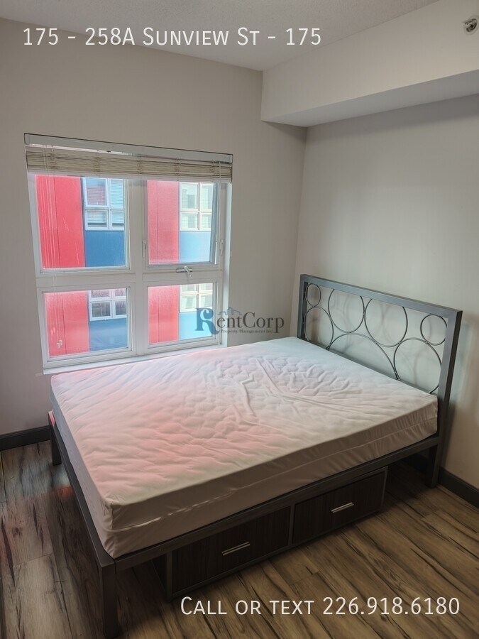 Photo - 258A-258A Sunview St