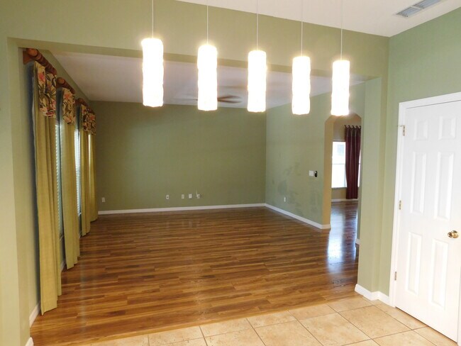 Photo - 2320 Darlin Cir