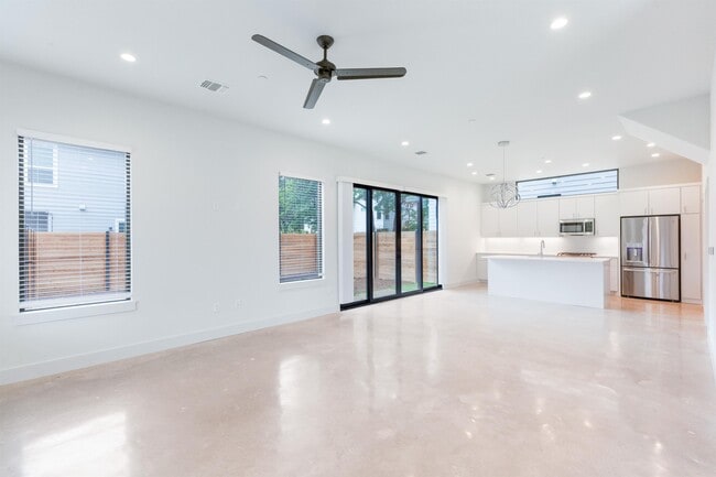 Photo - 1116 Walton Ln