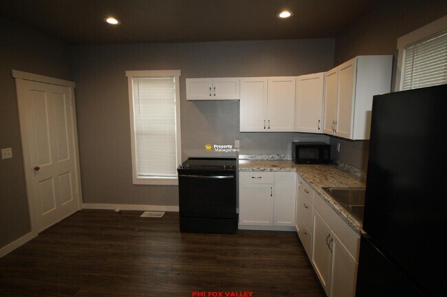 Photo - NICE 2 bedroom lower
Month to Month lease Unidad 442 Ellis St