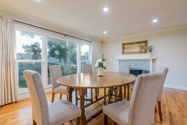 Photo - 16641 Gilmore St