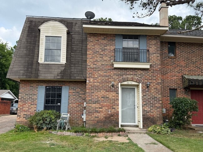Building Photo - Newly Renovated Home!