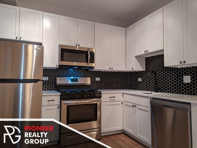 Building Photo - 650 W Wrightwood Ave Rental