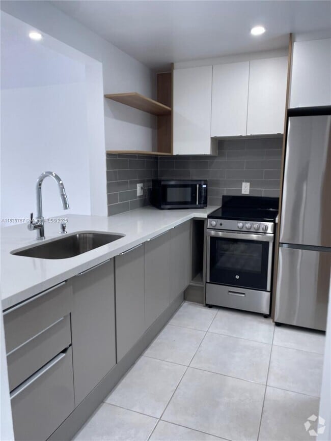 Building Photo - 1445 Atlantic Shores Blvd Unit 403 Rental