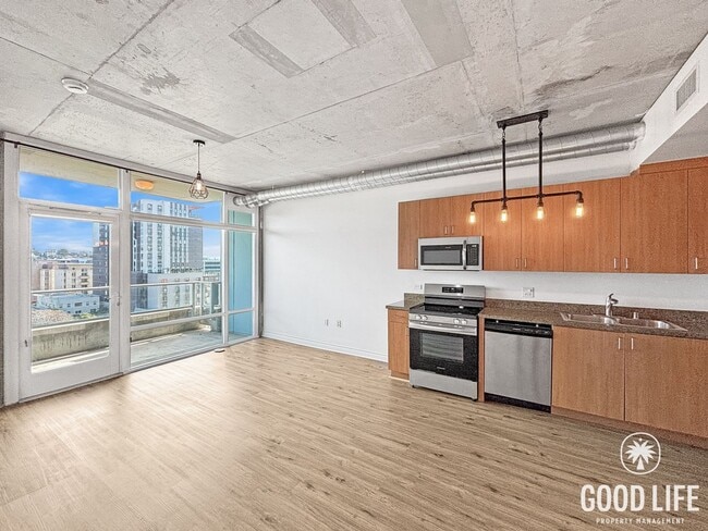 Photo - Gorgeous Studio W/ W/D, A/C, Balcony, Rooftop Deck, Gym, Jacuzzi with City views!! Unidad 608
