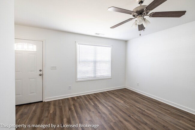 Photo - 100 Henson St