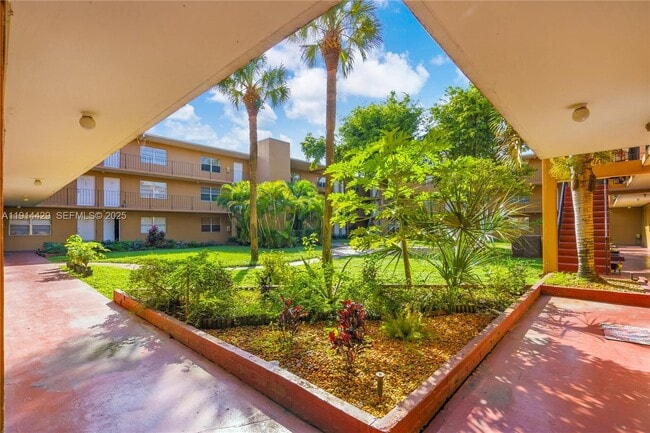 Photo - 1330 W 54th St Unit 302C